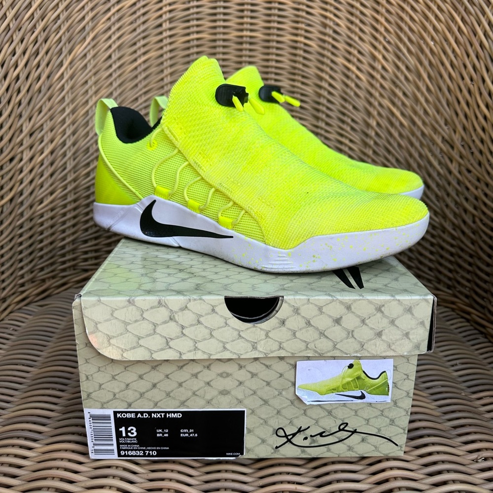 Nike KOBE - A.D. NXT Volt / White EUC - RARE FIND